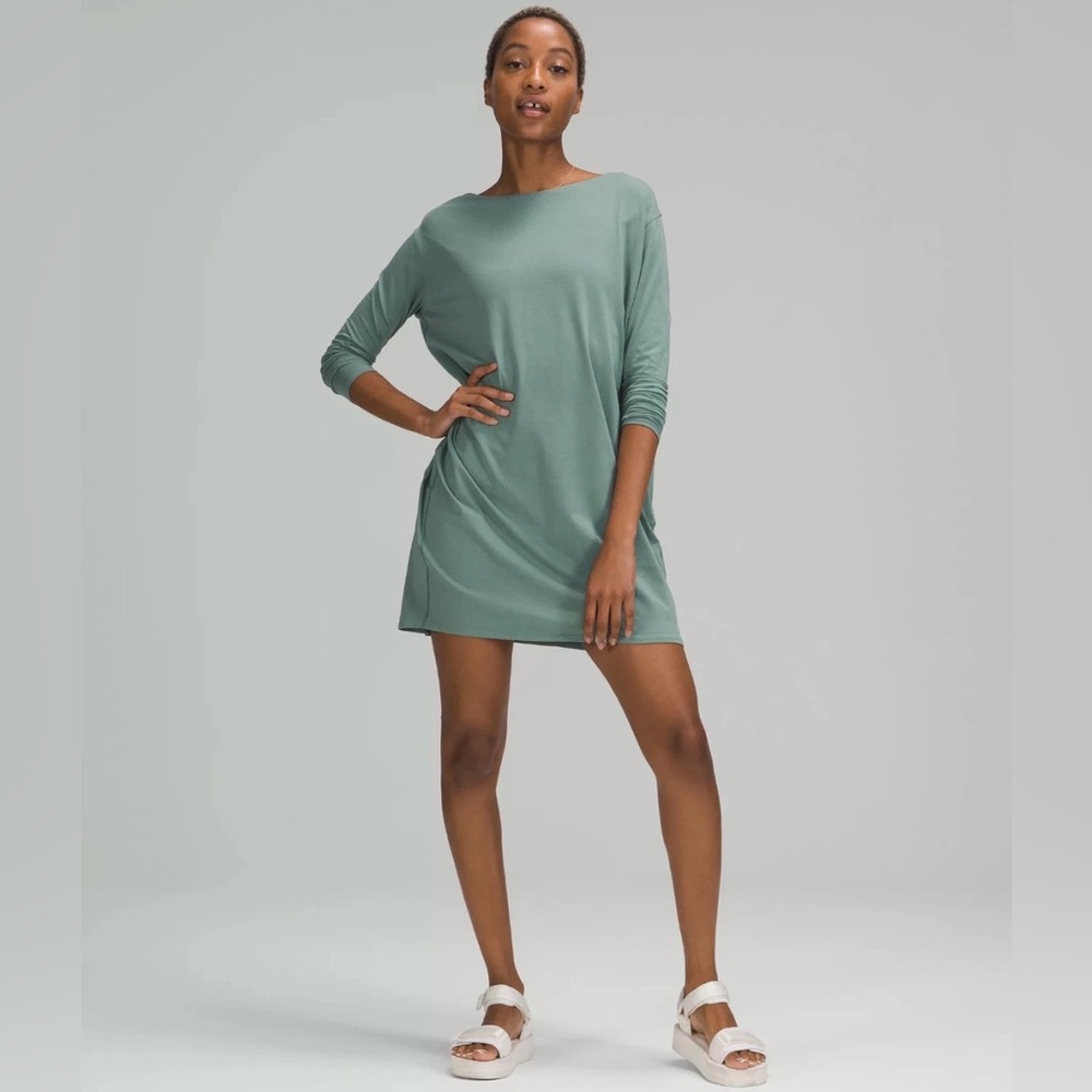 Lululemon Back in Action Long Sleeve Dress In Tide Water Teal Size: 6 Relaxed